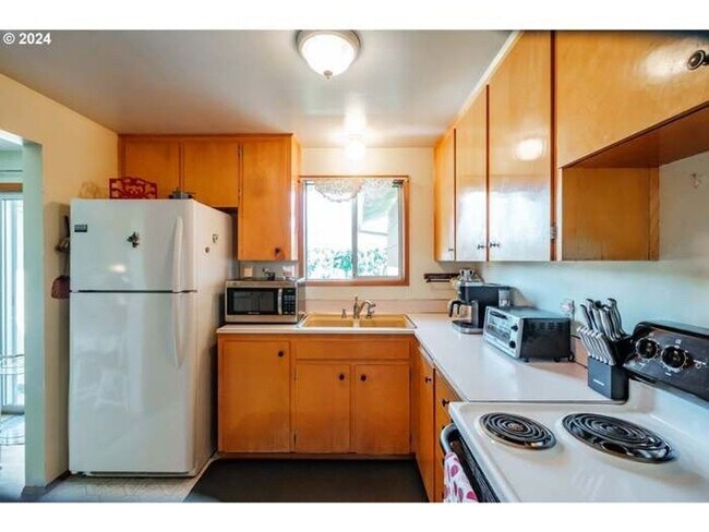 Foto del edificio - Charming 2BR House in Woodburn