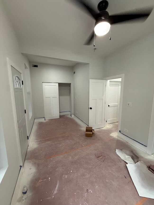 Building Photo - 1123 W Wolfram St