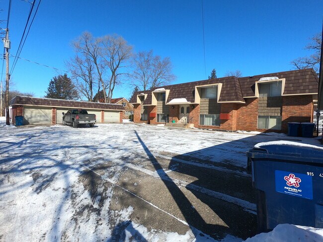 Building Photo - 1015 9th Ave N