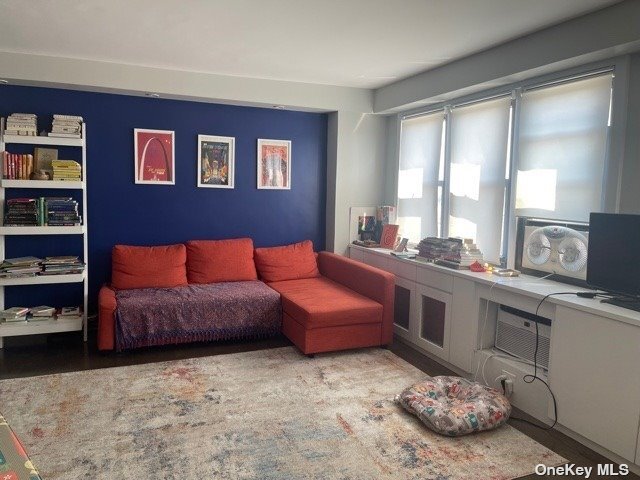 Foto del edificio - 37-31-37-73 73rd St