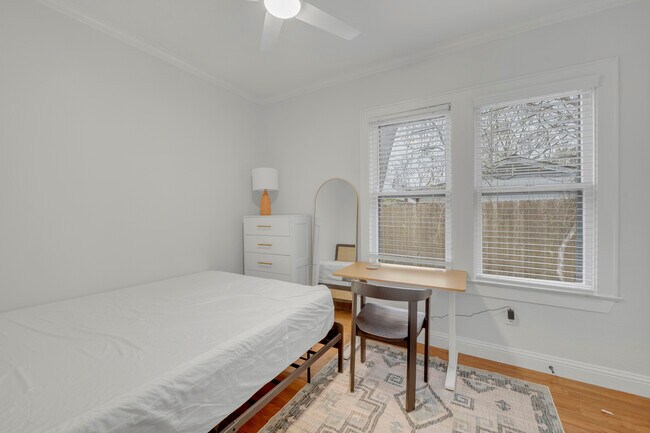 Foto del edificio - 2712 E 22nd St