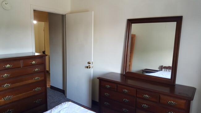 Mahogany bedroom suite - 1216 University Ave