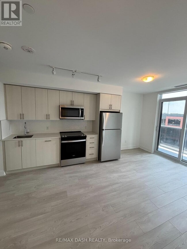 Photo du bâtiment - 2425-2425 Simcoe St N