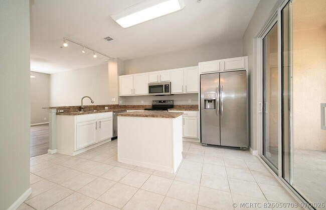 Building Photo - 1417 W Wickham Cir