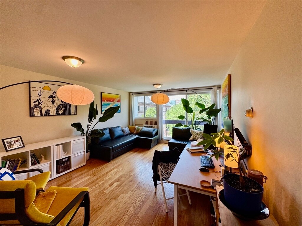 Primary Photo - 12 Inman St