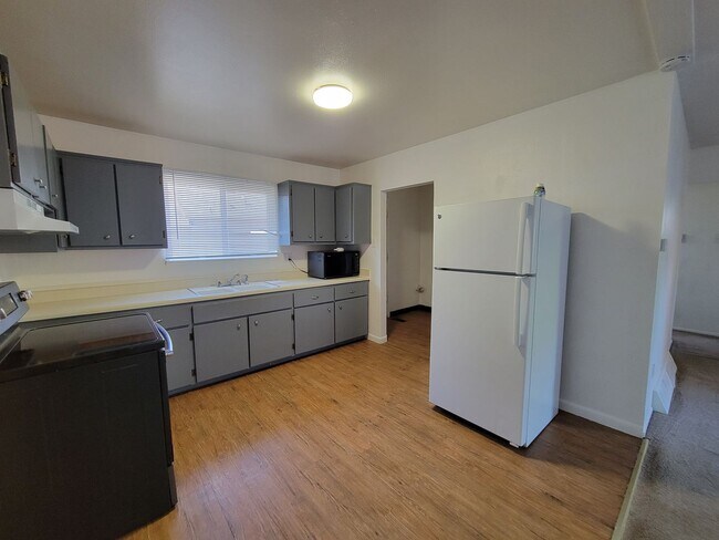 Building Photo - 1079 Herrera 1112- 1114 W. Mesa Ave