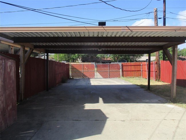 Foto del edificio - 3028 Gregory Ln