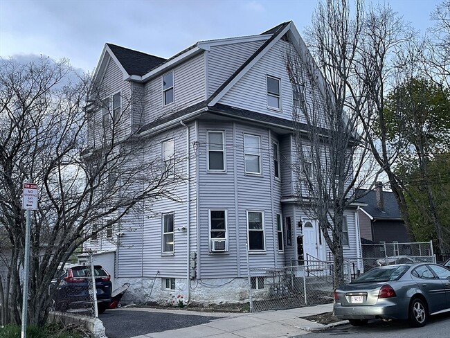 Building Photo - 6 Beacon St