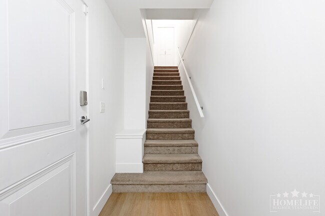 Photo du bâtiment - Spacious 3 Bed Townhome in Highland Park with Resort Style Amenities and Private Yard