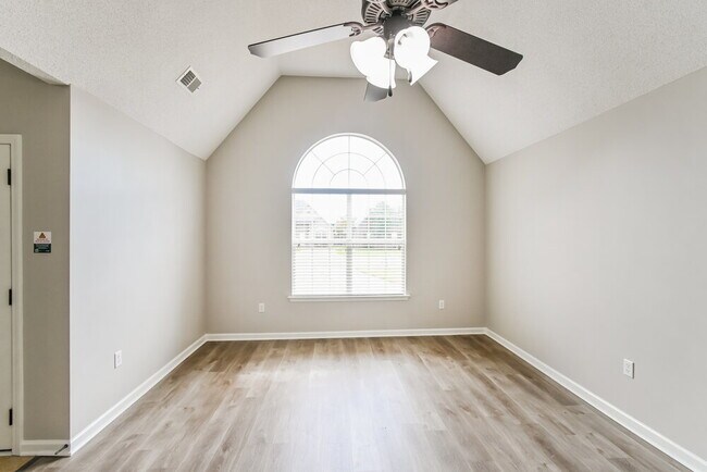 Building Photo - 4331 Genevieve Dr