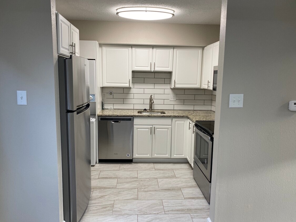 9001 Wrenwood Ln Unit 9001, Brentwood, MO 63144 Condo for Rent in