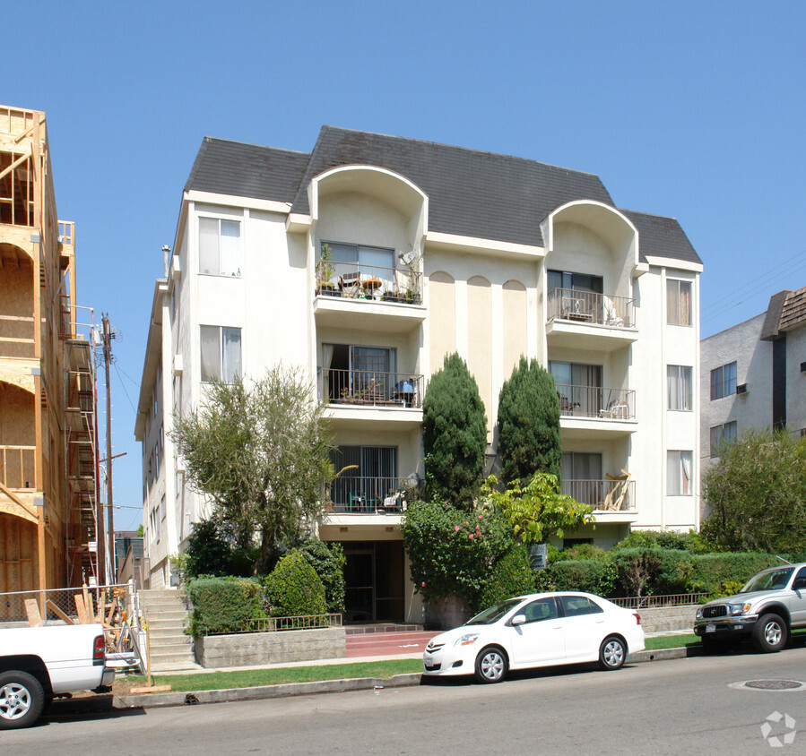 Primary Photo - 415 Arnaz Dr