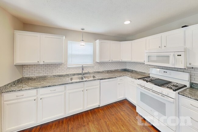 Building Photo - 2522 Swan Sea Dr