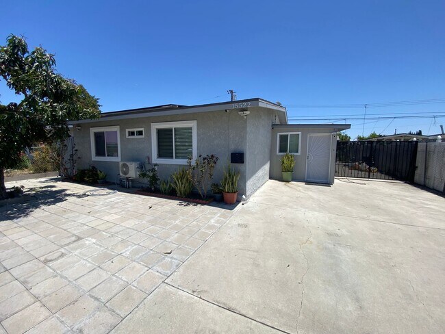 Foto del edificio - Remodeled 4 Bedroom Norwalk House For Rent...
