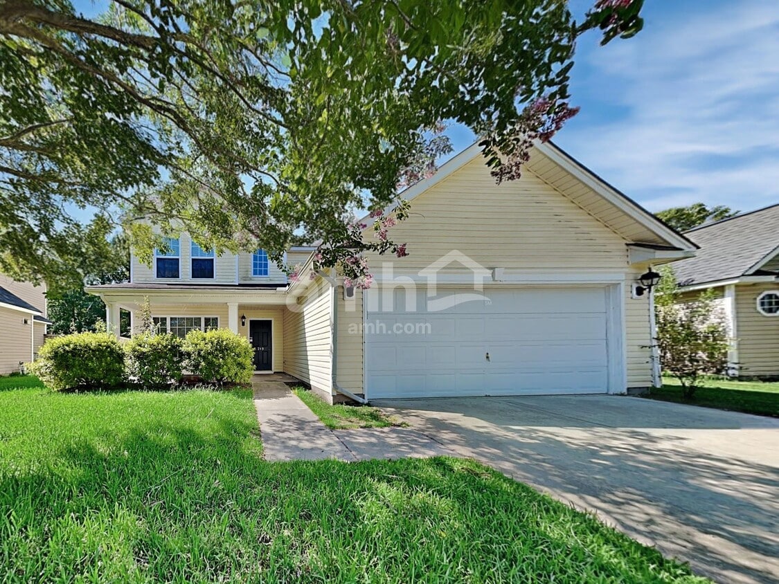 Primary Photo - 219 Sparkleberry Ln