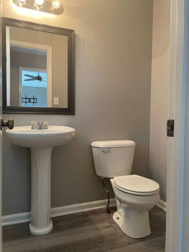 Building Photo - 3 Bedroom Near Fort Campbell with Large Fe...