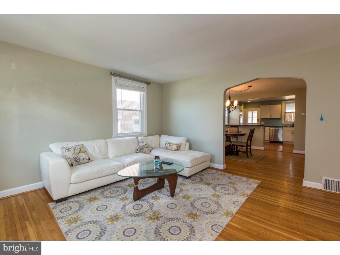 Primary Photo - 118 W 4th Ave