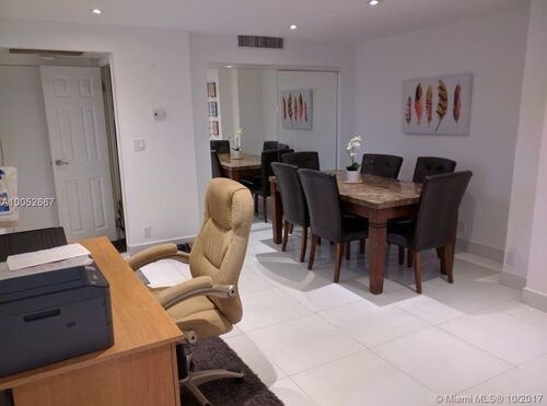 Foto principal - 20500 E Country Club Dr