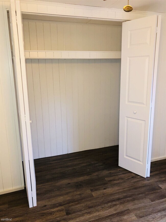 Building Photo - 20 Dinardo Manor