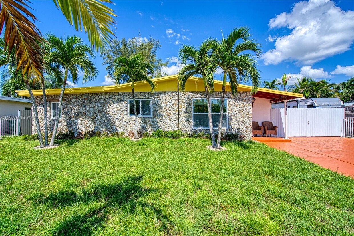 Primary Photo - 3901 SW 59th Ter