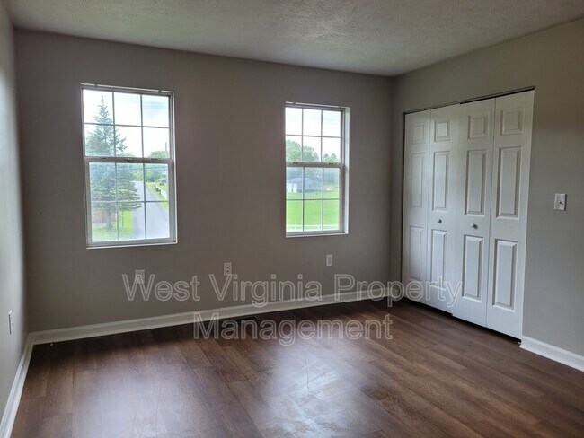 Foto del edificio - 3751 Summerlee Rd