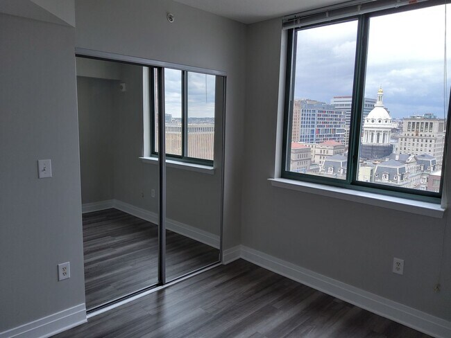 Building Photo - Inner Harbor Two Bedroom Condo with City F...
