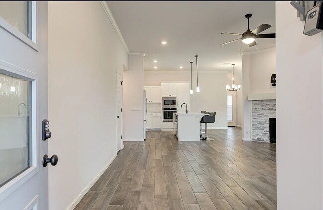 Building Photo - 4 Bedroom 2 Bathroom home with all appliances included
