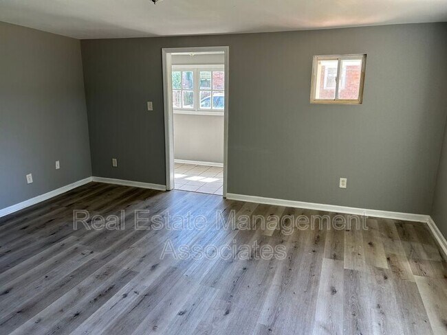 Foto del edificio - 739 E Central Ave