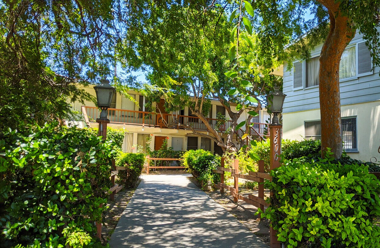 Building Entrance - 3610 Carmona Ave