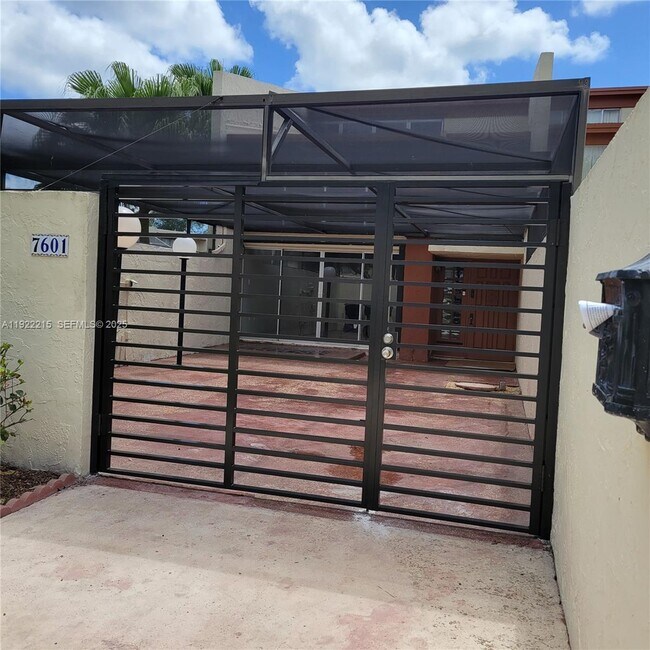 Building Photo - 7601 SW 105th Ave