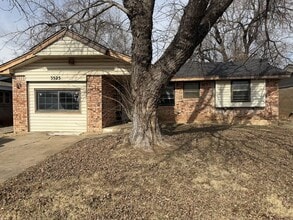 Building Photo - 3525 SW 21st St