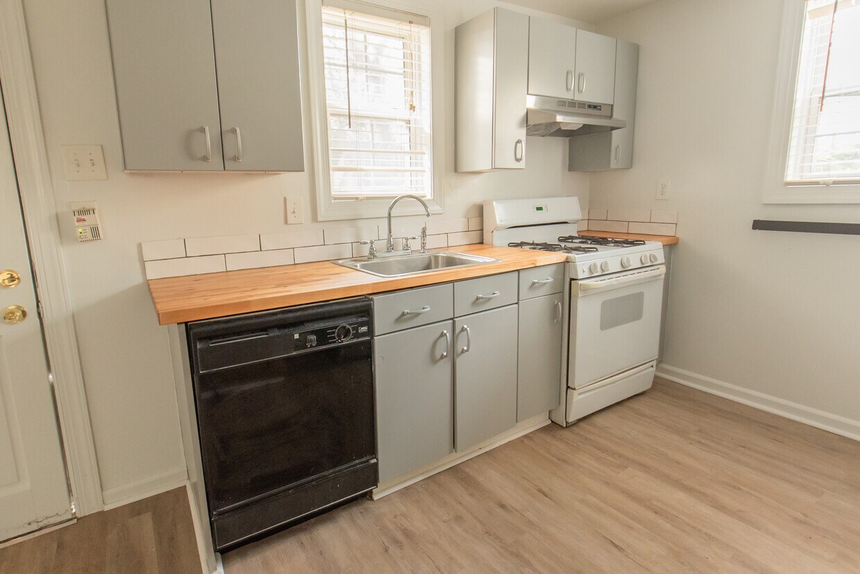 Primary Photo - 1480 Kenwood Ave NW