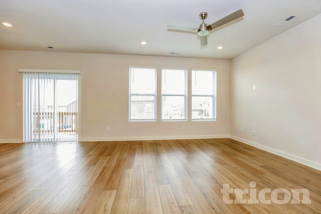 Building Photo - 7012 Park Knoll Dr