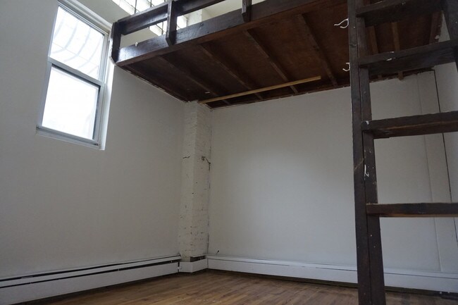 Building Photo - 172 S 2nd St