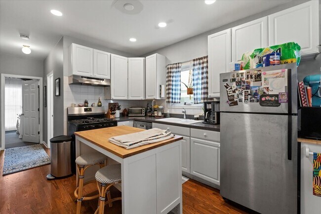 Foto del edificio - 1345 W Walton St