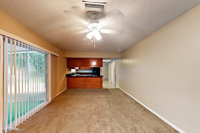 Building Photo - 3729 Southview Dr