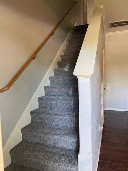 Foto del edificio - 412 Central Park Dr