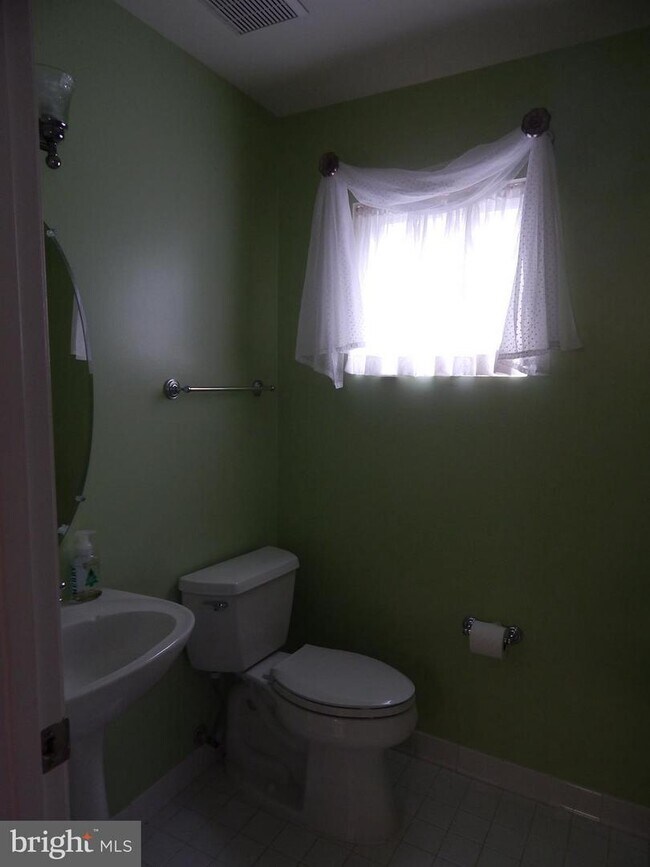 Foto del edificio - 6606 Netties Ln