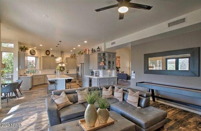Foto del edificio - 18728 N 95th St