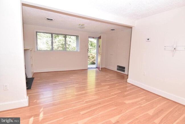 Foto del edificio - 6497 Windham Ave