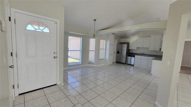 Building Photo - 720 Dromedary Dr