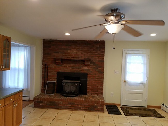 Building Photo - 1 Roe Ln