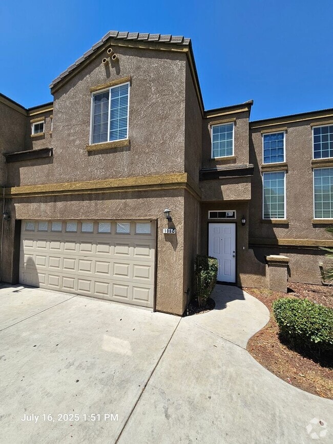 Building Photo - 1060 Goble Ct