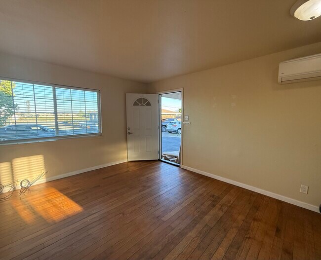 Foto del edificio - 5425 Live Oak Ave