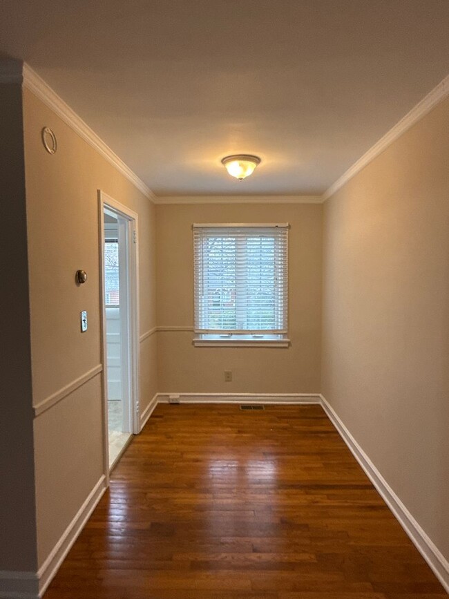 Building Photo - Condo in Myers Park Area!