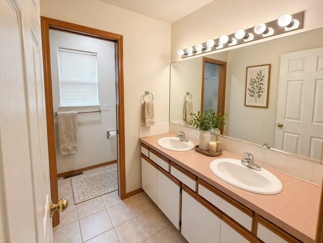 Foto del edificio - 42 E Hastings Rd