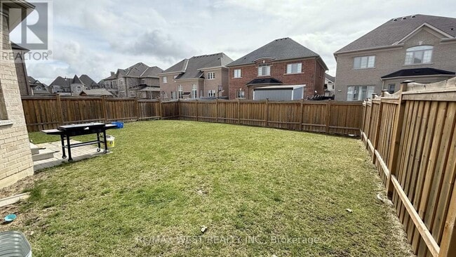 Building Photo - 47 Possession Cres