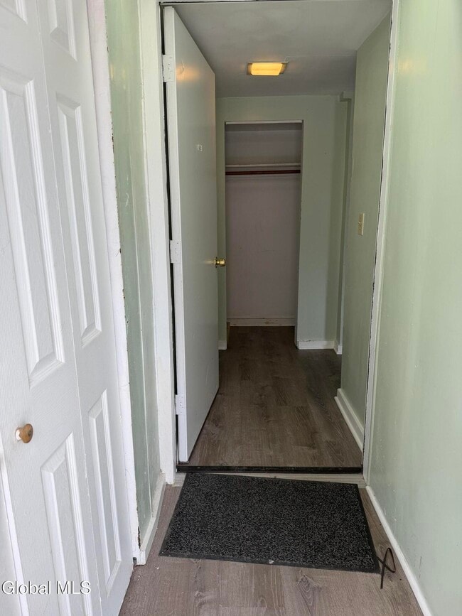 Building Photo - 56 S Swan St