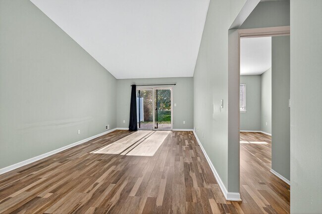 Foto del edificio - 14 Carol Ct