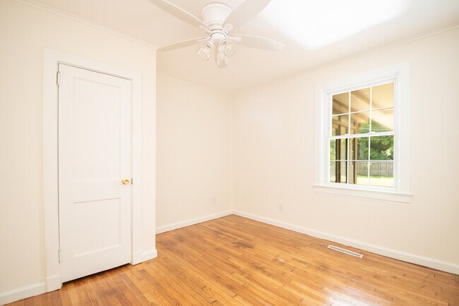 Downstairs Bedroom - 26 Davis Ave